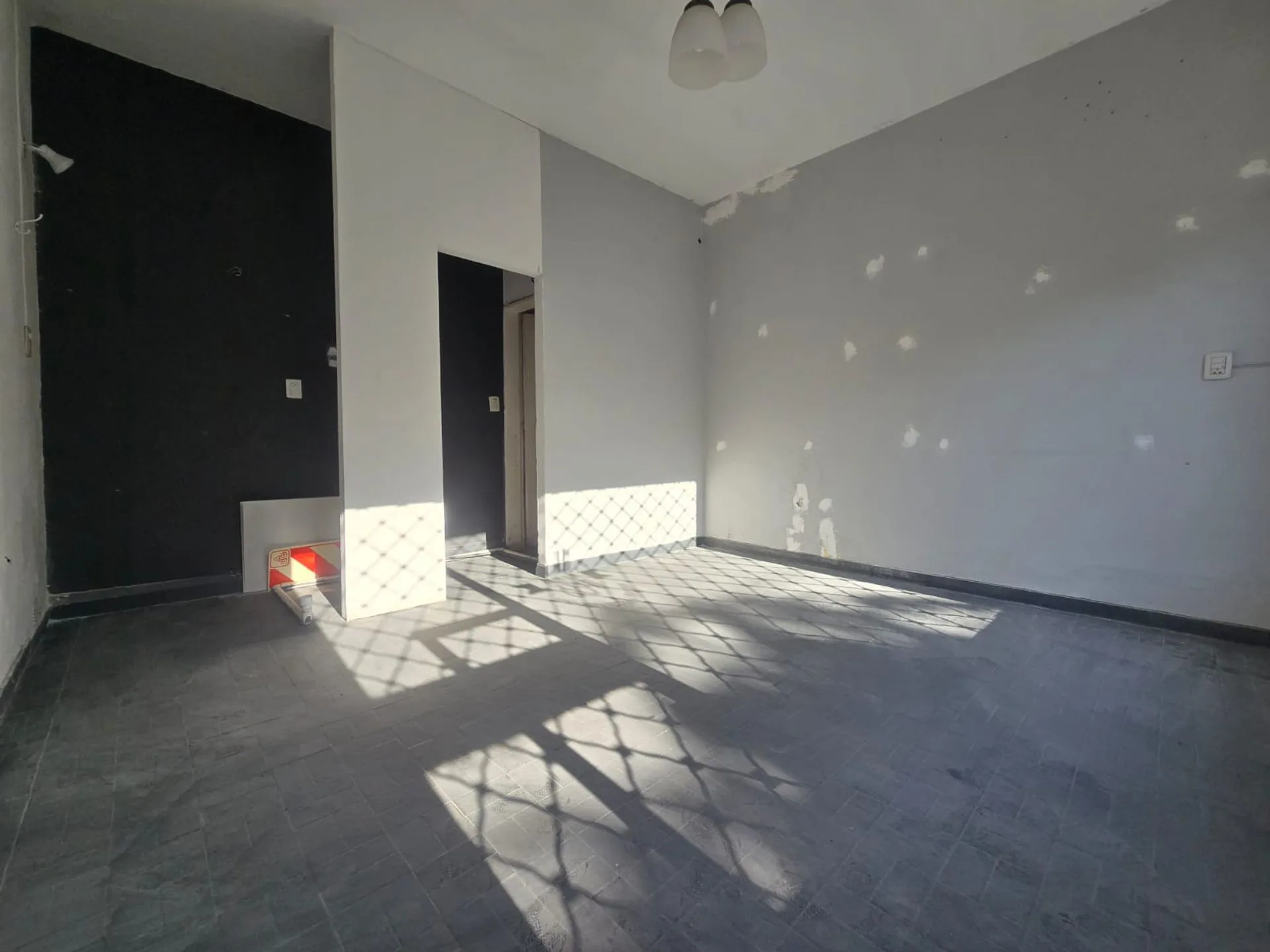 VENTA 2 LOCALES CENTRICO AL FRENTE+DEPEND aDEMOLER foto 4