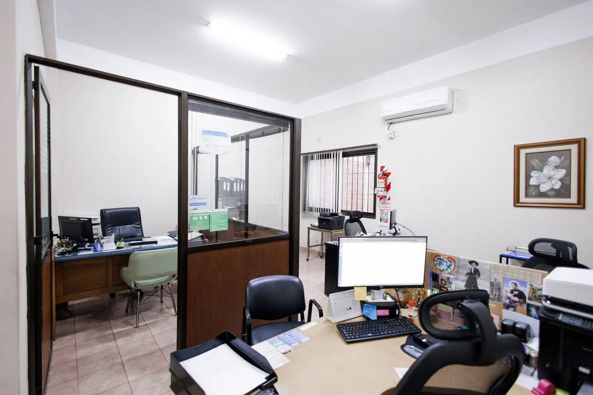 VENTA EDIFICIO DE CONSULTORIOS MEDICOS MACROCENTRO foto 4