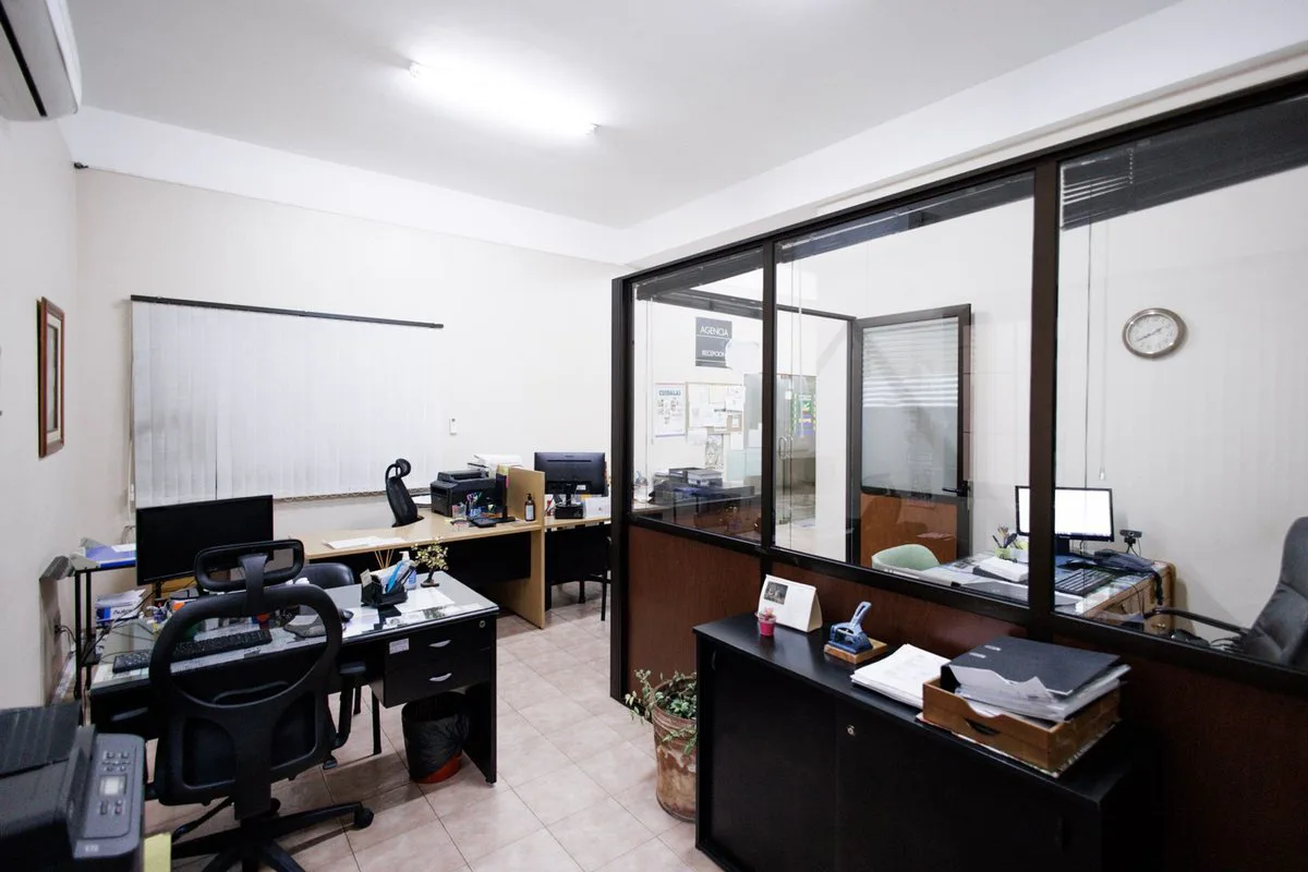 VENTA EDIFICIO DE CONSULTORIOS MEDICOS MACROCENTRO foto 5