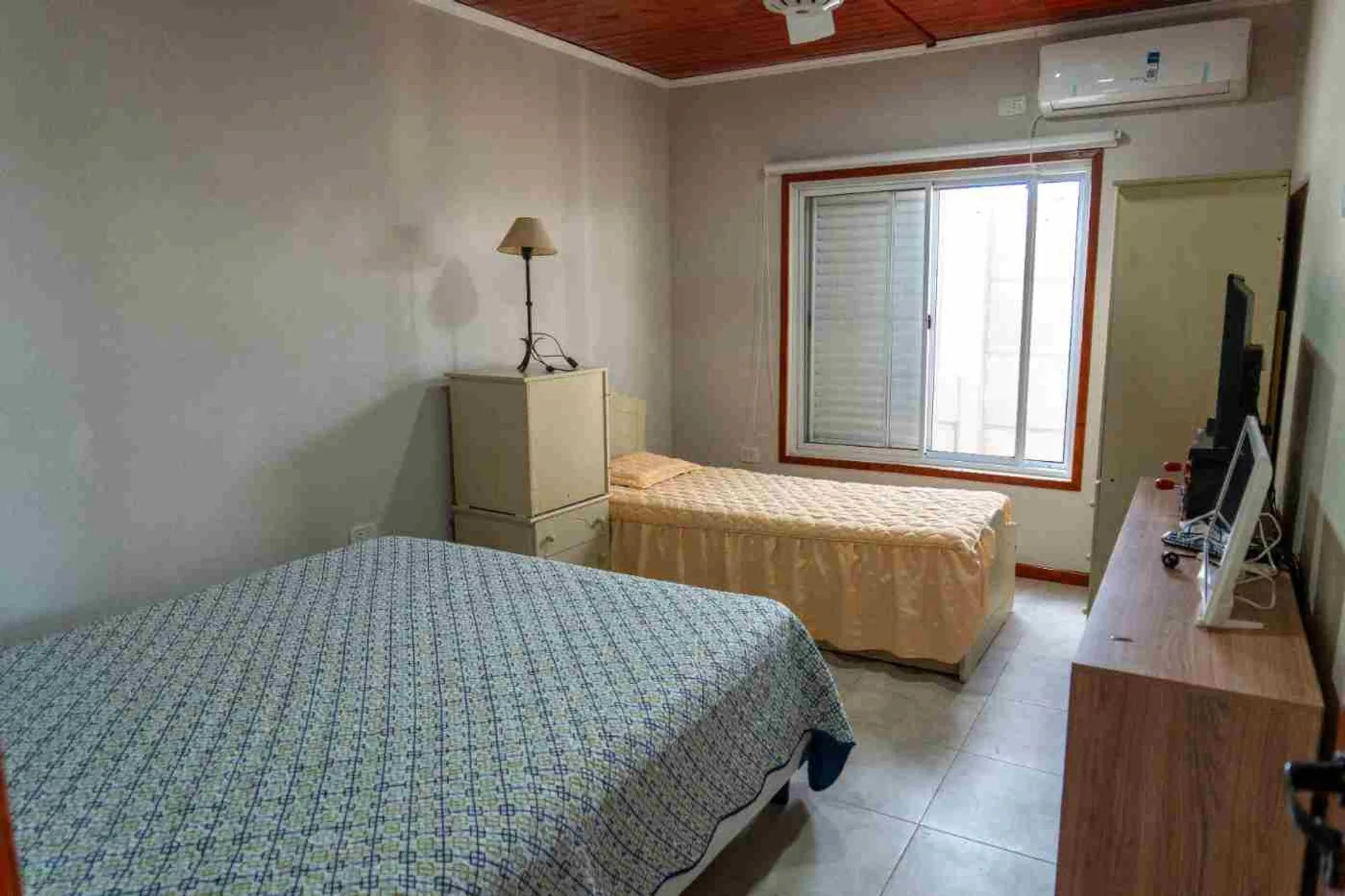 Se vende propiedad equipada con quincho y pileta. foto 5