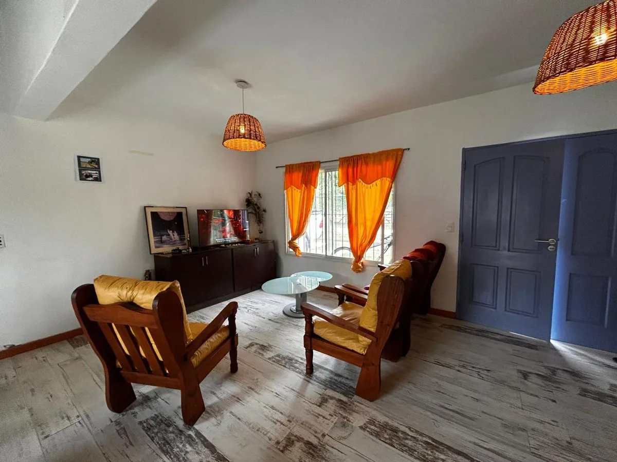 Casa venta en Carlos Keen Posib. de perm. por veh. foto 2