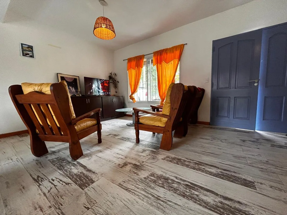 Casa venta en Carlos Keen Posib. de perm. por veh. foto 4