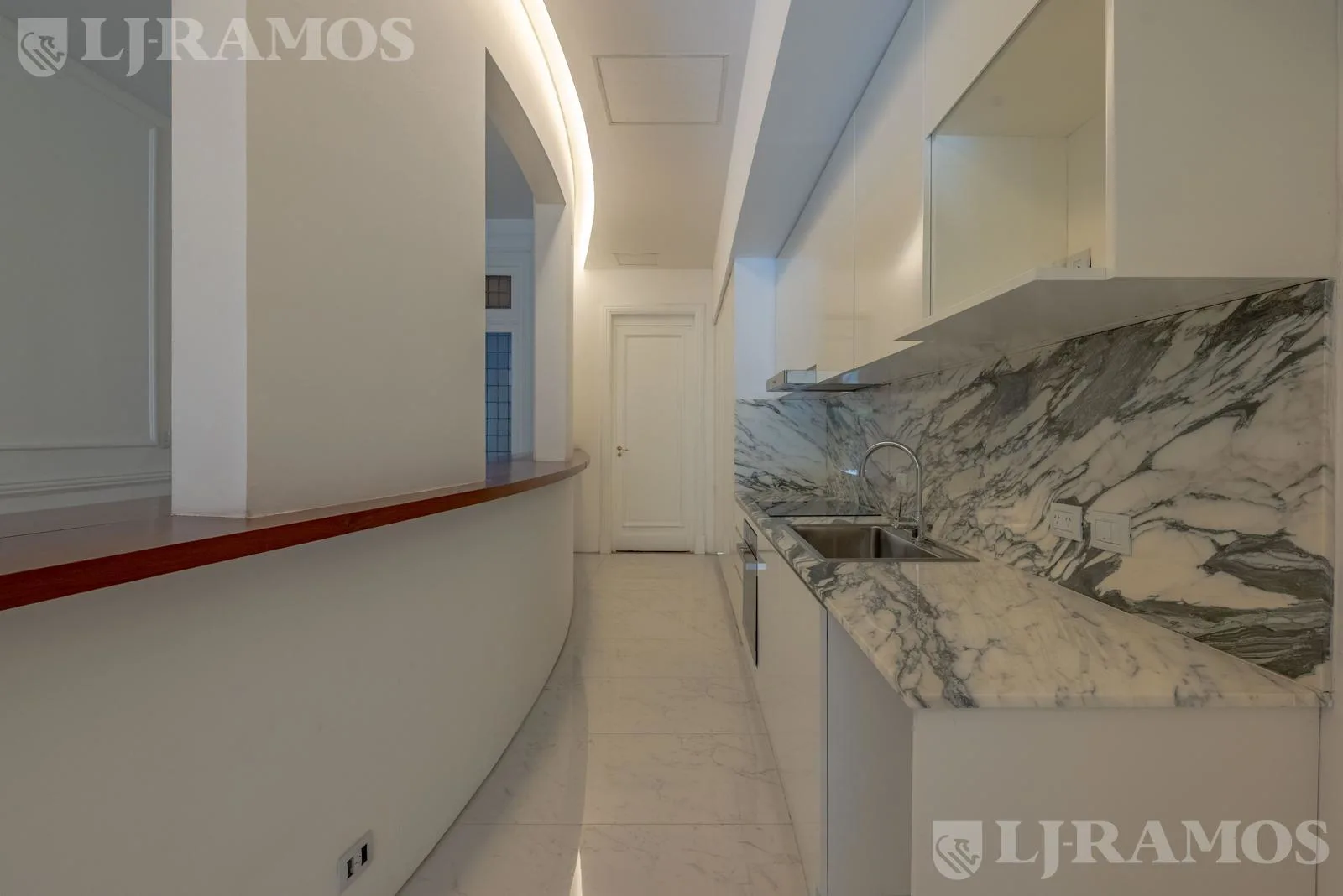 VENTA EDIFICIO FRANCES A ESTRENAR PLAZA VICENTE LOPEZ ESPECTACULAR CISTA LUZ Y CATEGORIA foto 5