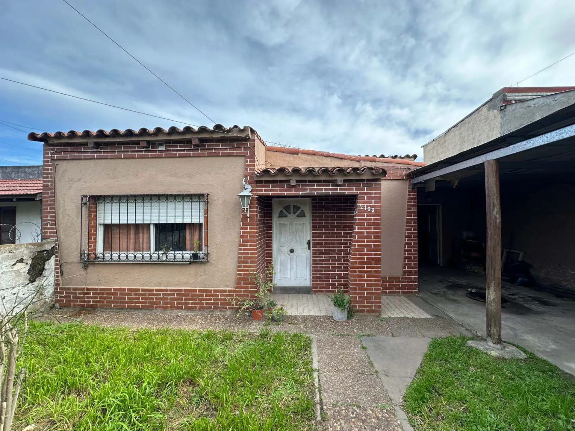 VENTA CASA 3 AMBIENTES LUJAN A REFACCIONAR foto 2