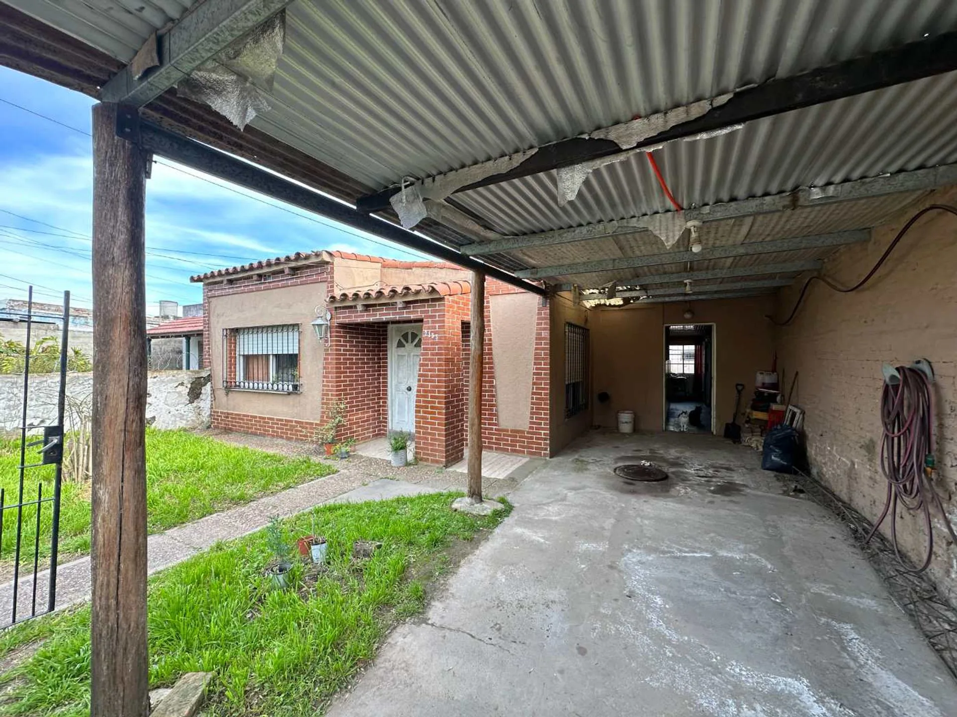 VENTA CASA 3 AMBIENTES LUJAN A REFACCIONAR foto 3