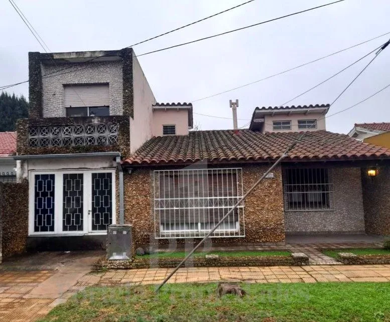 CHALET DOS PLANTAS- APTO CRÉDITO BARRIO AERONAUTICO - ITUZAINGO