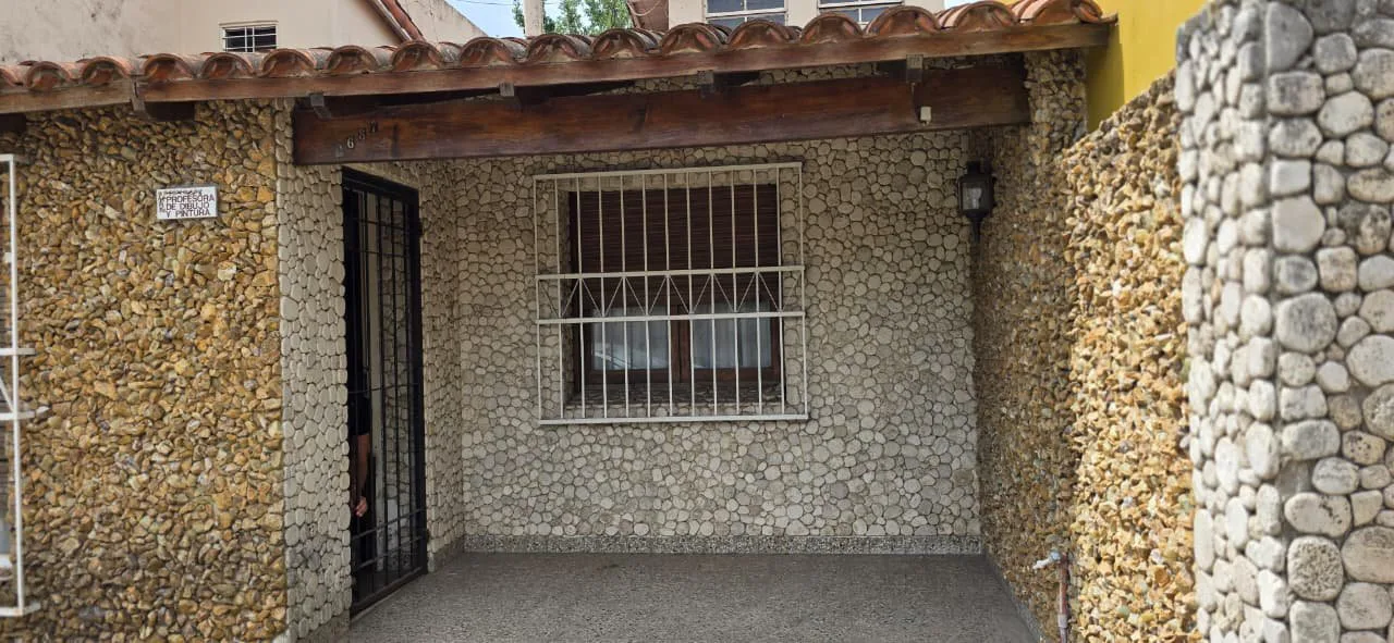 CHALET DOS PLANTAS- APTO CRÉDITO BARRIO AERONAUTICO - ITUZAINGO foto 2