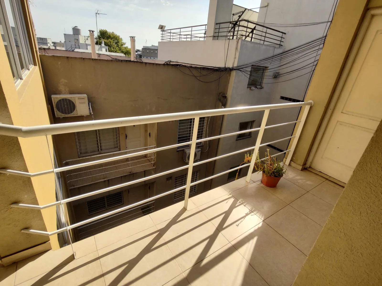Venta!! Departamento 2 ambientes con balcon en Morón foto 4
