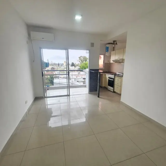 Venta departamento Santos Lugares balcón luminoso