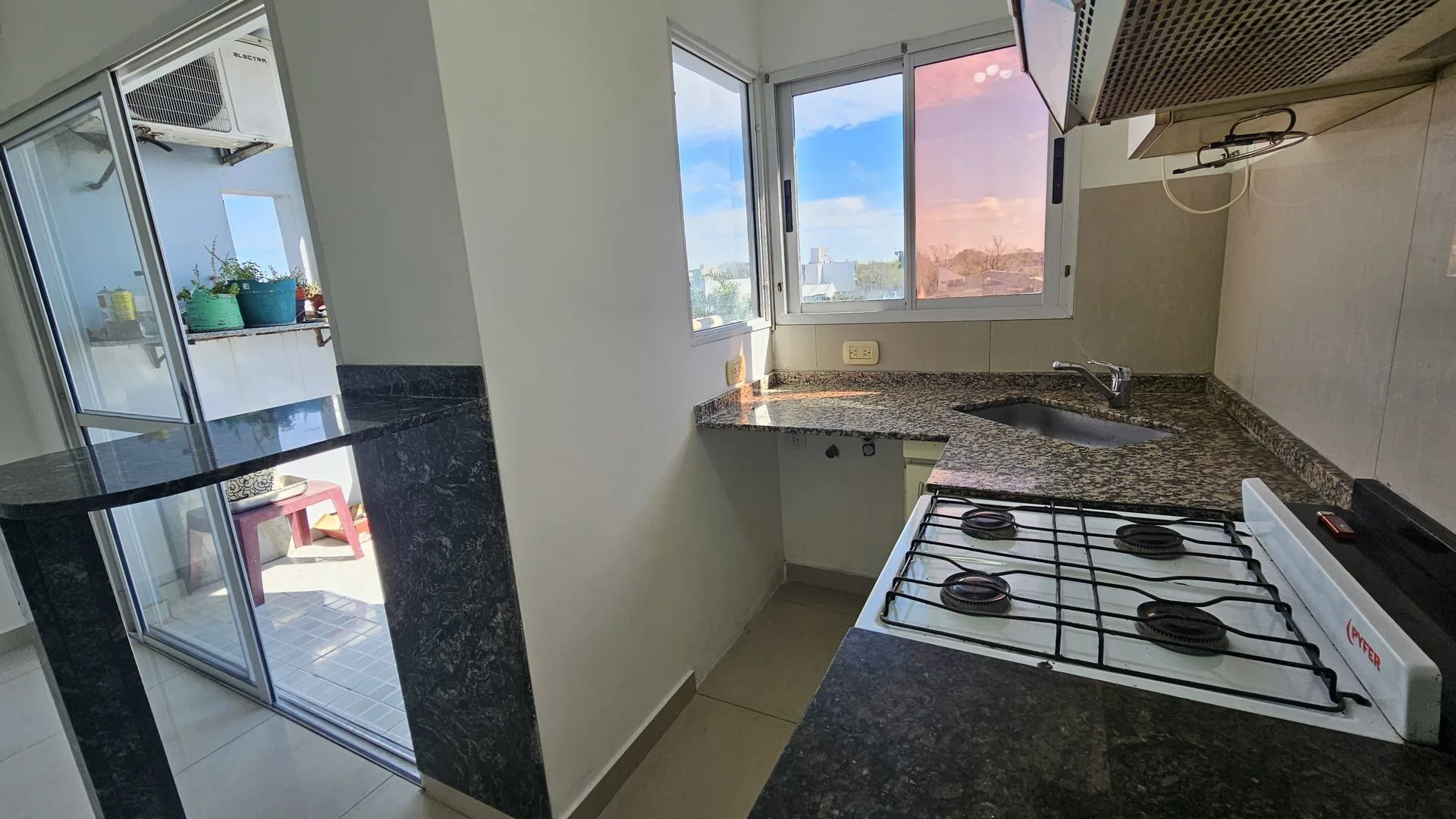Venta departamento Santos Lugares balcón luminoso foto 2