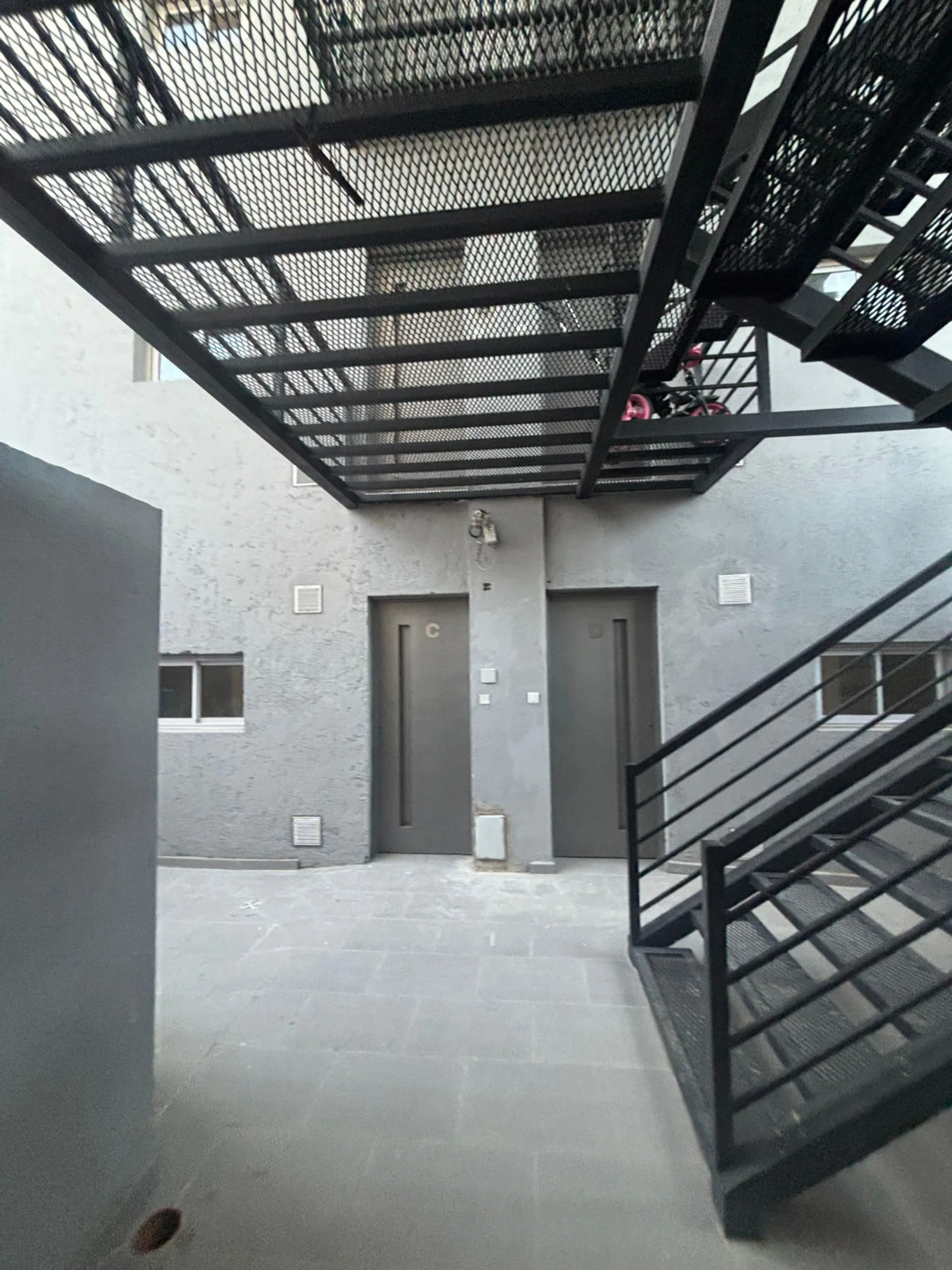 Depto 1 dorm con patio B Alberdi foto 3