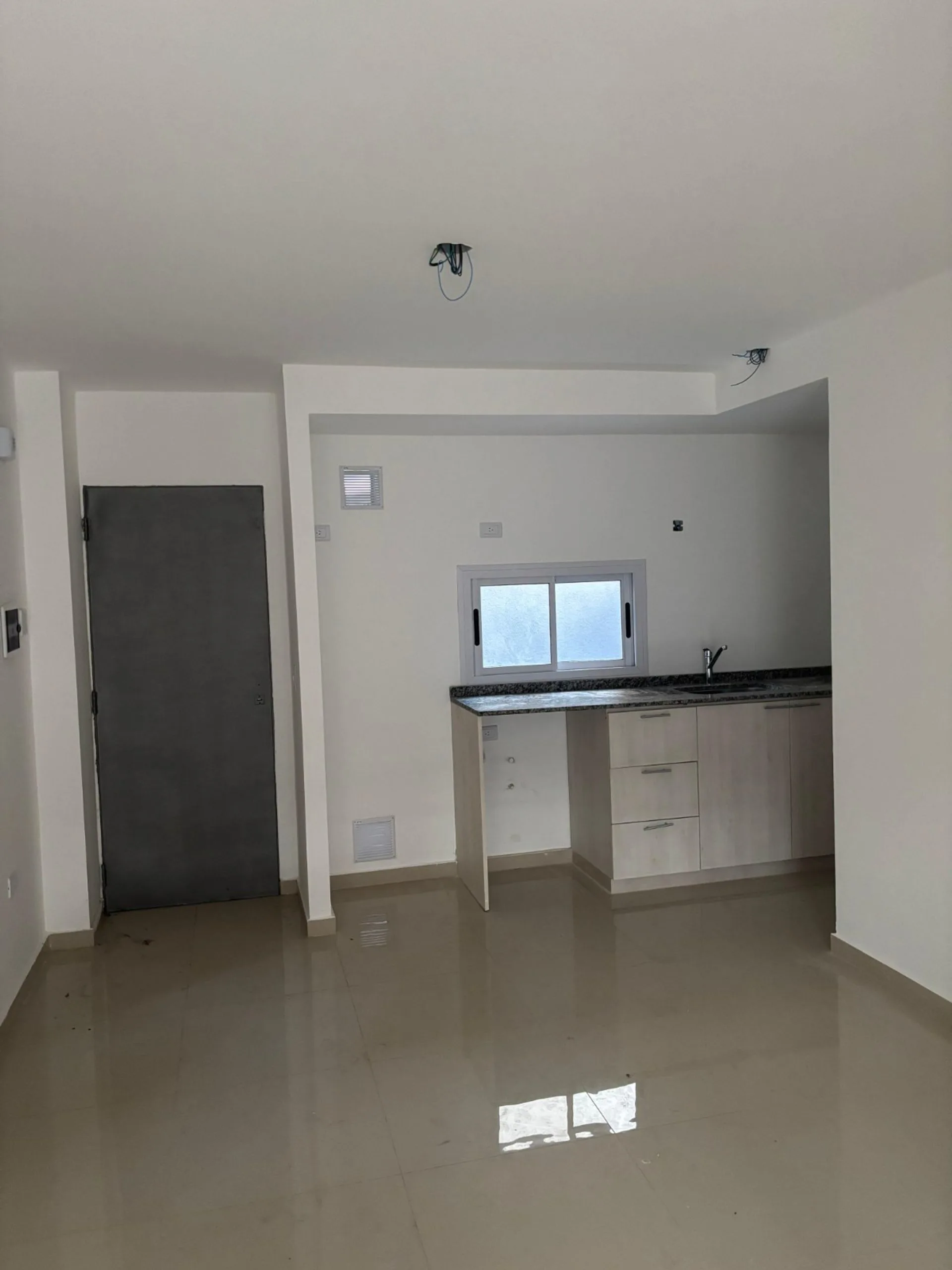 Depto 1 dorm con patio B Alberdi foto 4