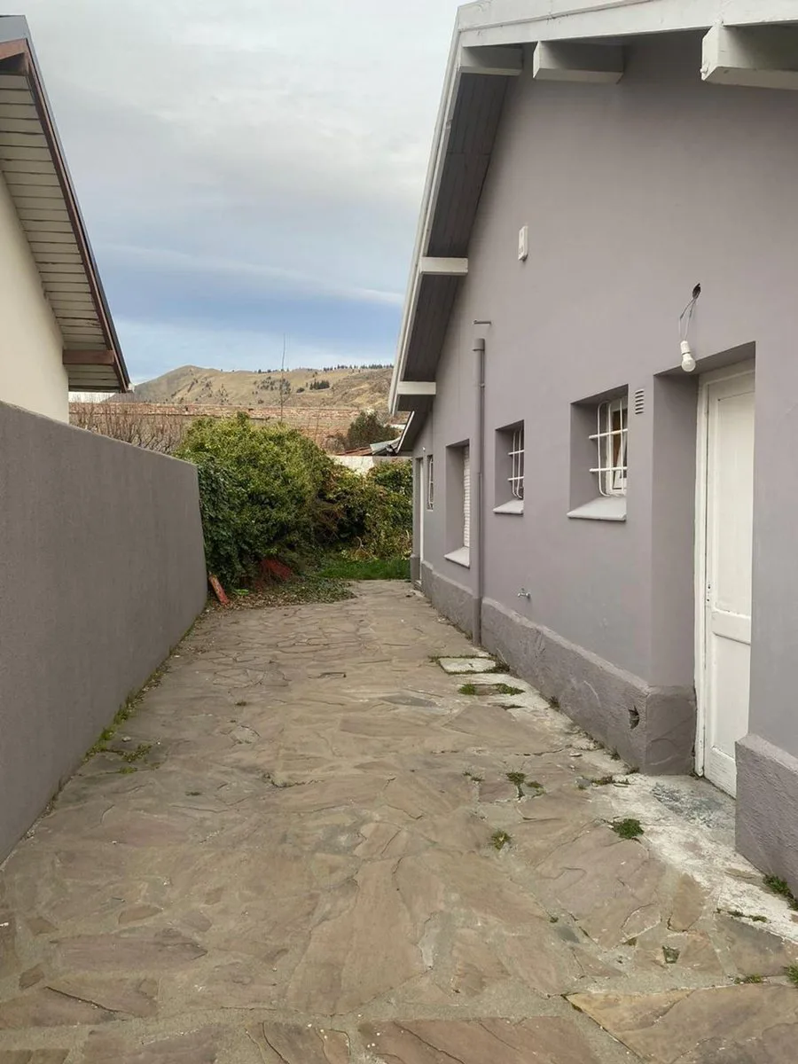 Casa en esquina -Centro de Esquel -Apta crédito foto 2