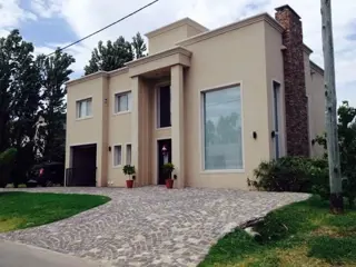 CASA EN Bº CERRADO - ALTOS DEL SOL-  P. LELOIR foto 1