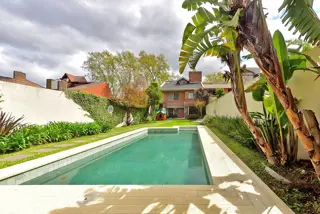 VENTA CASA 5 AMBIENTES MARTINEZ PILETA Y QUINCHO foto 2