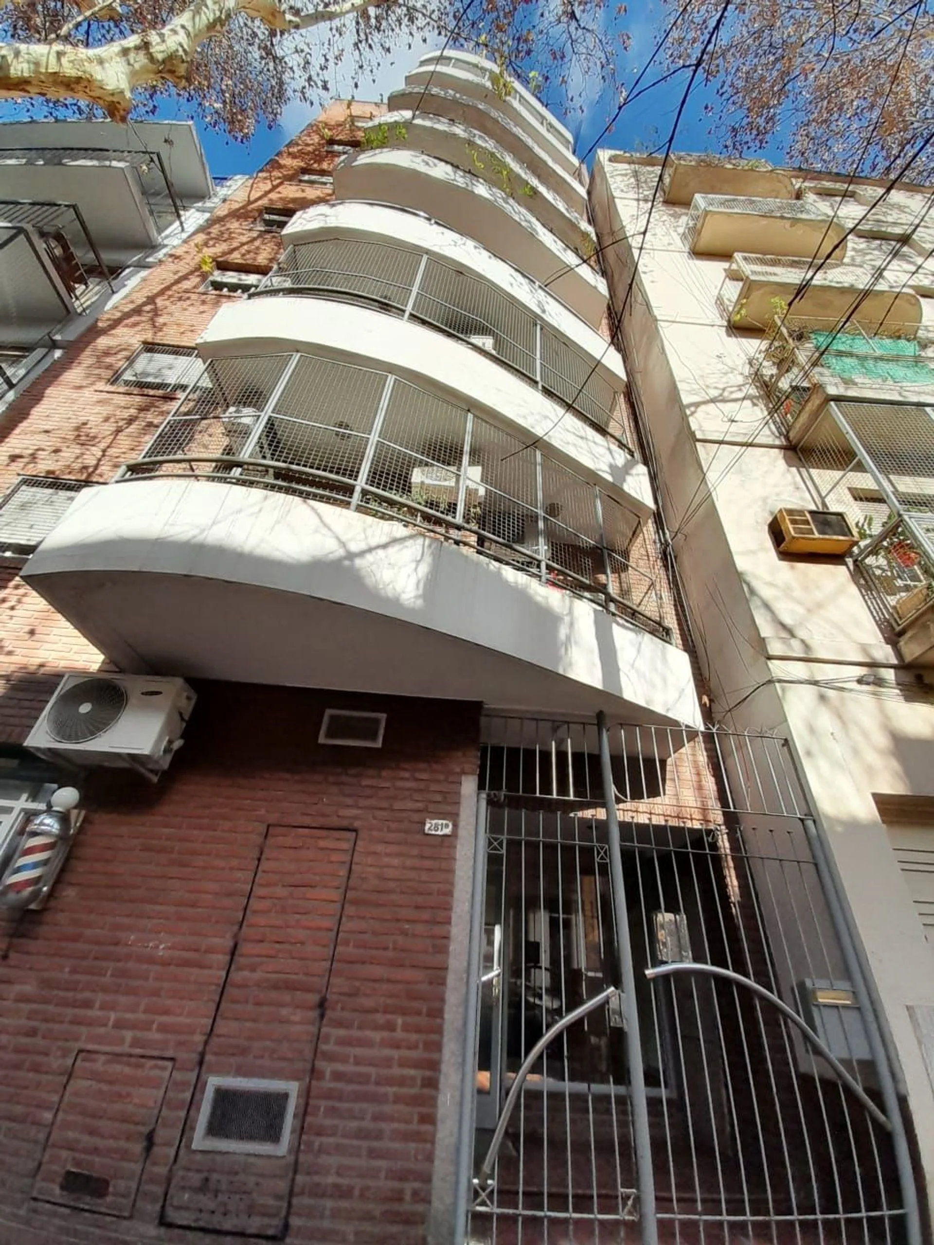 Venta Monoambiente divisible c/ balcón y cocin ind foto 3