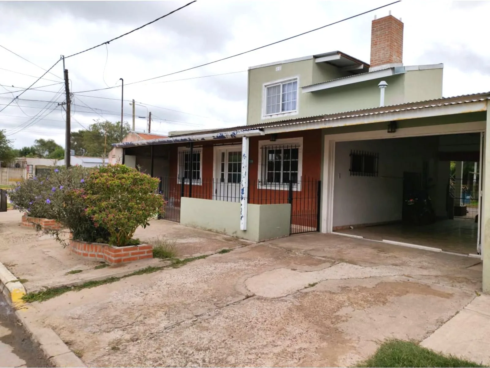 Casa en venta en General Villegas, 6 ambientes, 352 m² foto 2