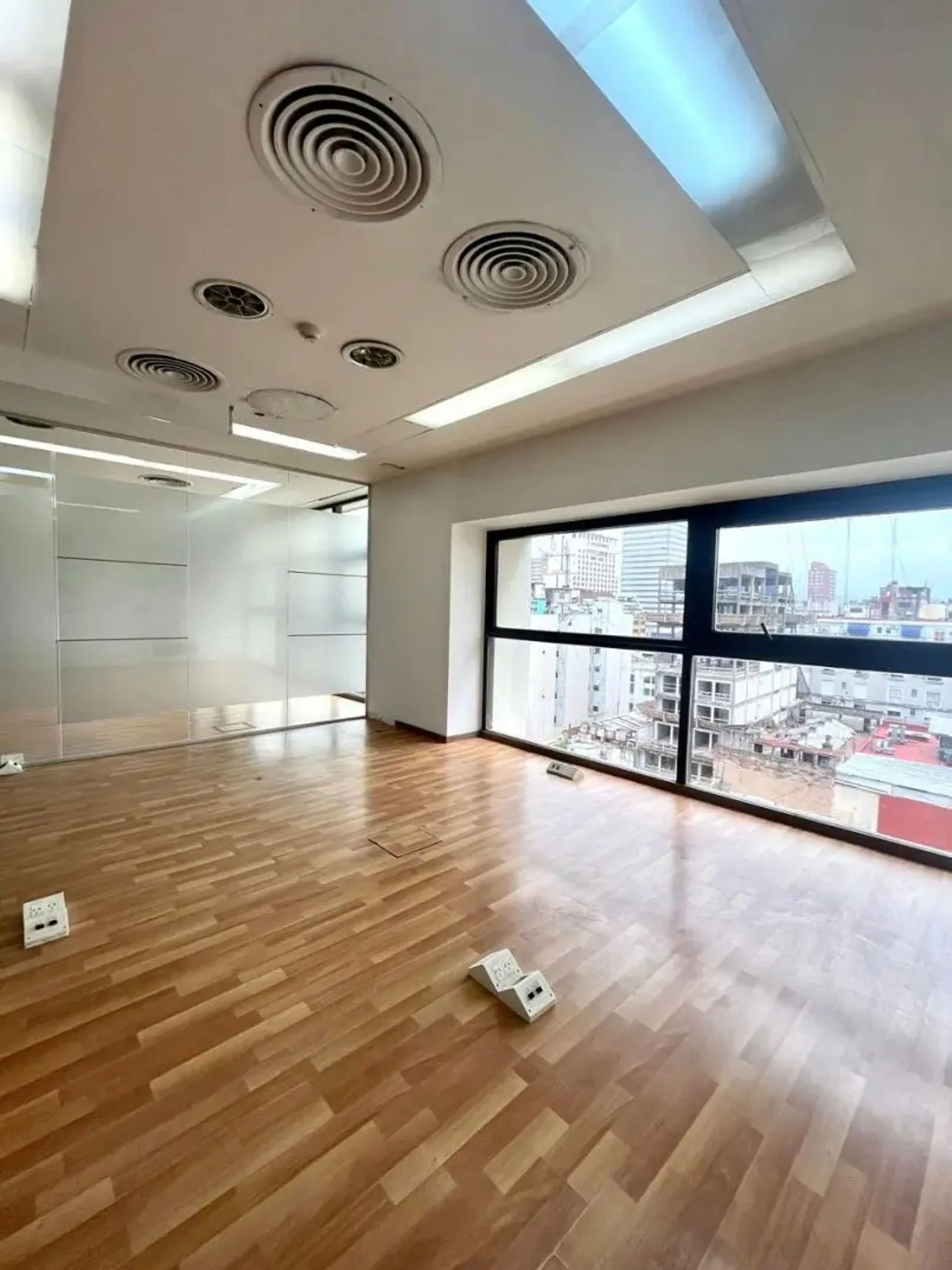 Oficinas en alquiler microcentro 3 cocheras foto 4