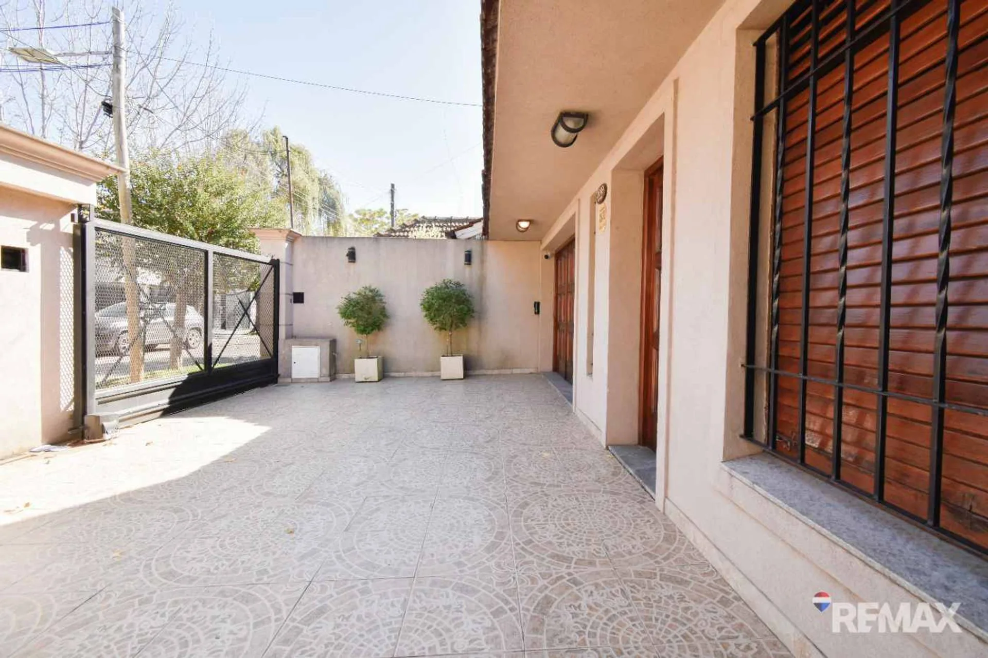 CASA 4 AMBIENTES EN VENTA EN ADROGUE foto 3