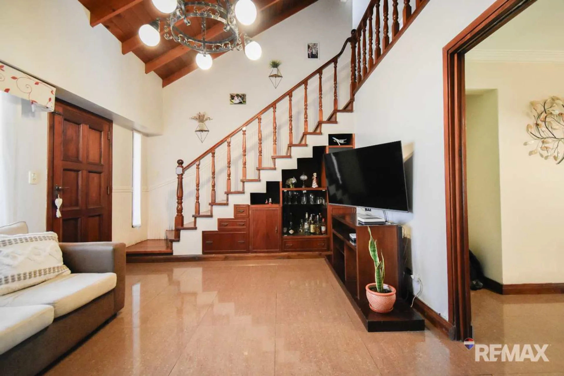 CASA 4 AMBIENTES EN VENTA EN ADROGUE foto 4