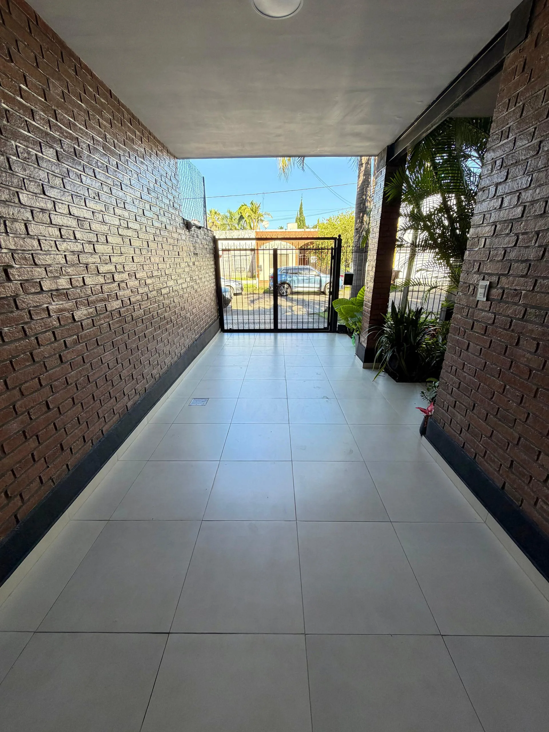 PH DE 3 DORM, COCHERA, PATIO, PISCINA Y QUINCHO. foto 5