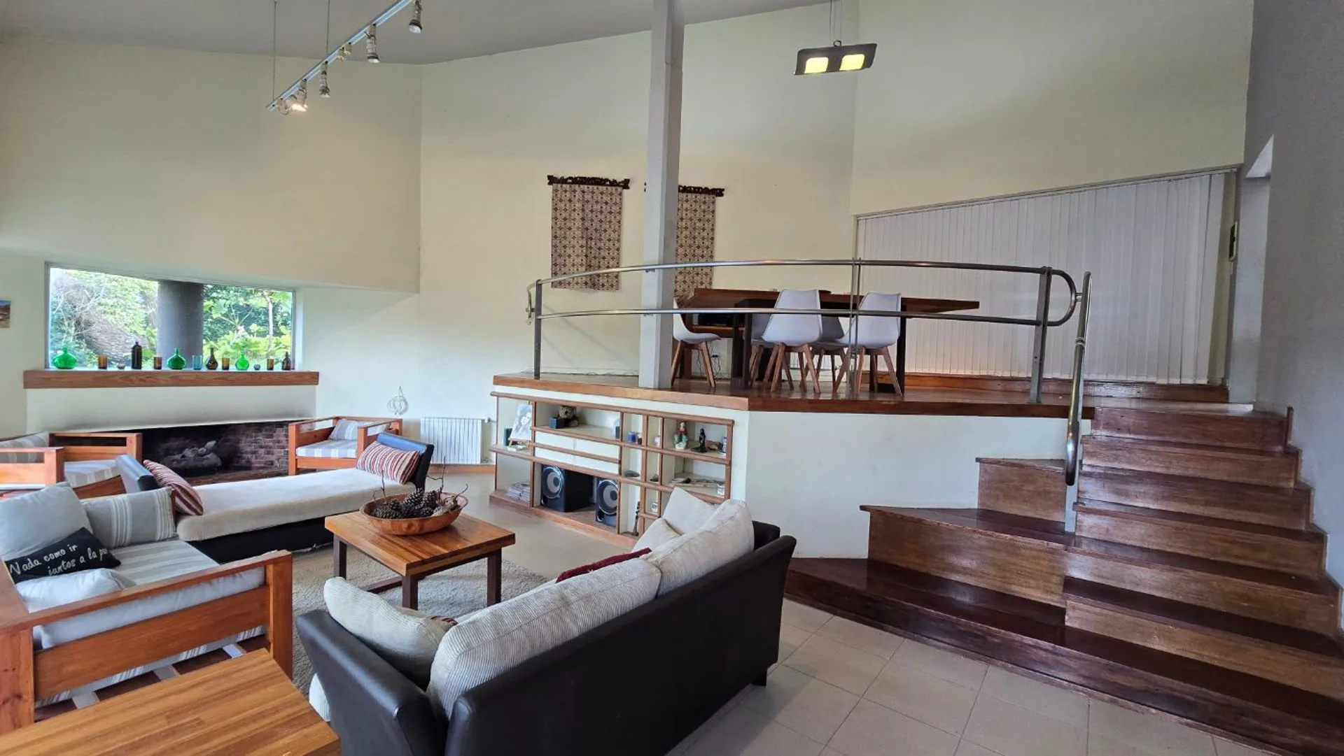 CASA EN VENTA PINAMAR 6 AMBIENTES GAS NATURAL foto 2