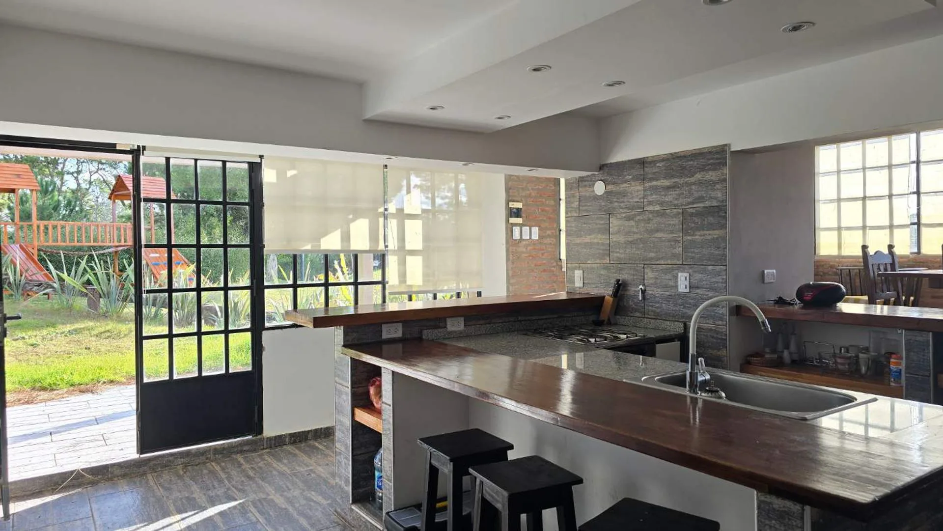 CASA EN VENTA PINAMAR 6 AMBIENTES GAS NATURAL foto 5