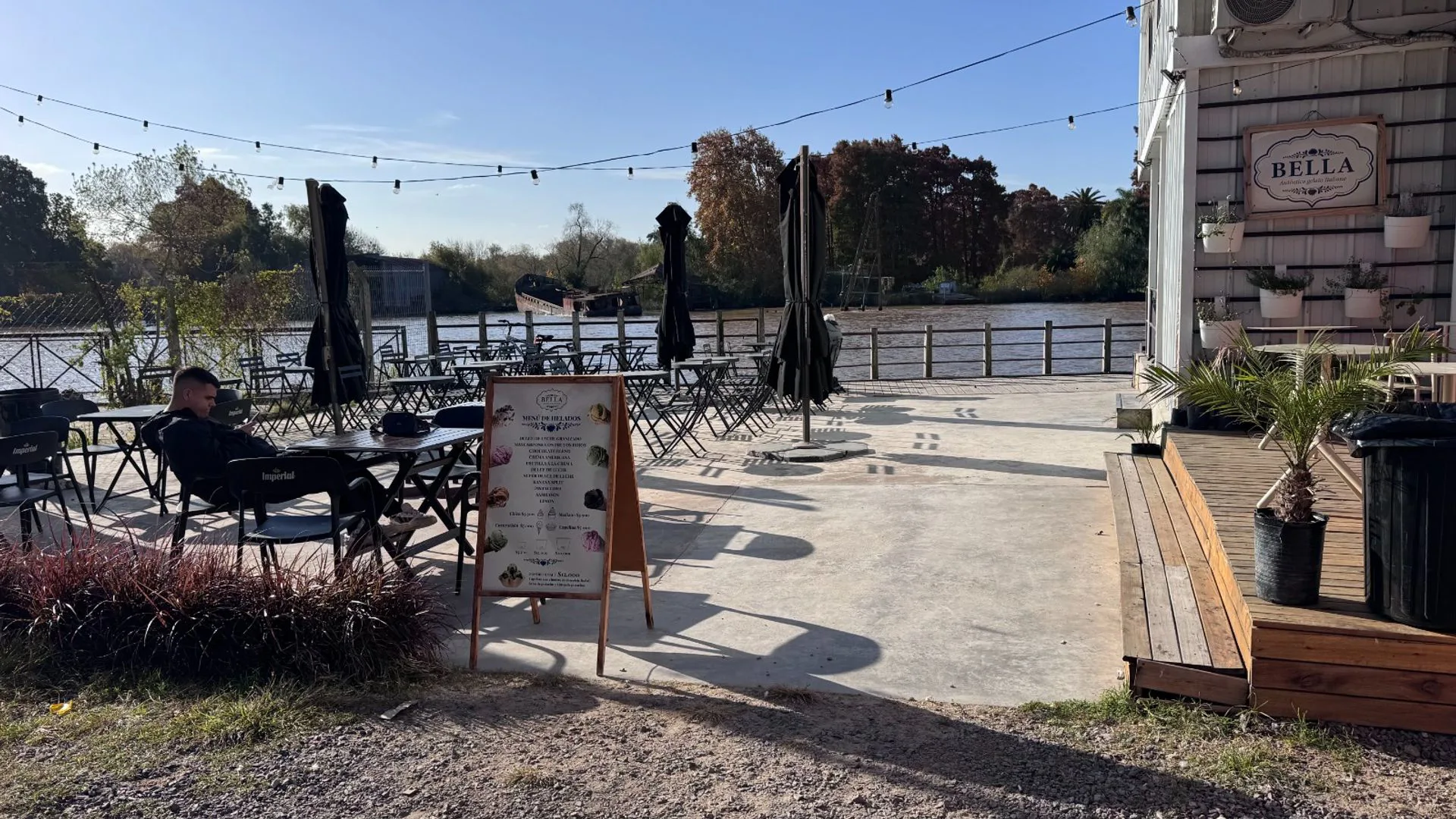 Venta fondo de Comercio Gastronómico frente al rio foto 4