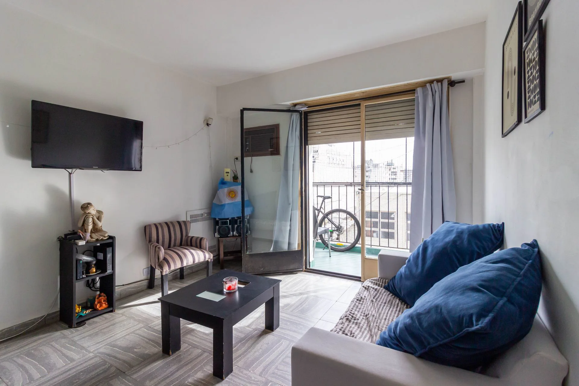 Venta depto 3 ambientes con balcón av. Belgrano foto 4