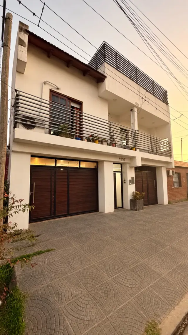 Venta de Casa de 4 dorm en Roca 1257