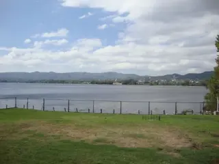 MAGNÍFICA CASA CON COSTA AL LAGO EN VILLA CARLOS PAZ, 45 mts de Costa Directa, Barrio Villa del Lago foto 1