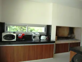 MAGNÍFICA CASA CON COSTA AL LAGO EN VILLA CARLOS PAZ, 45 mts de Costa Directa, Barrio Villa del Lago foto 4