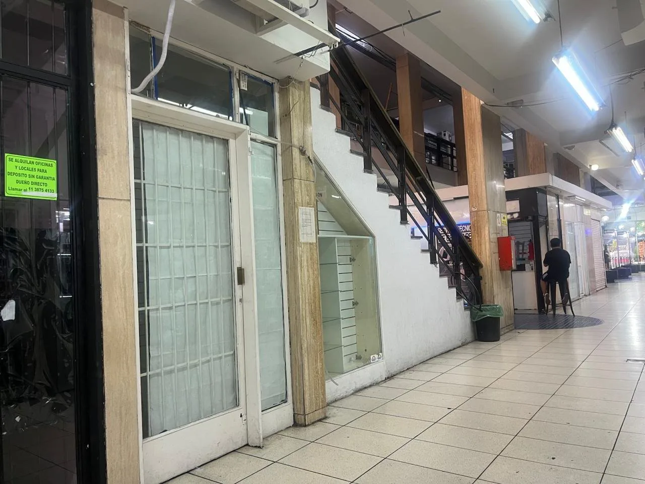 Local en venta, Av. Corrientes 2330 - Galería Internacional foto 2