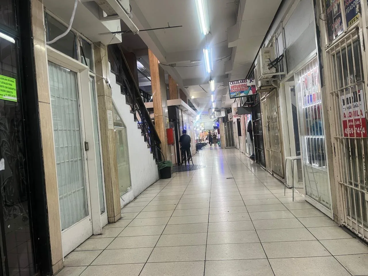 Local en venta, Av. Corrientes 2330 - Galería Internacional foto 4