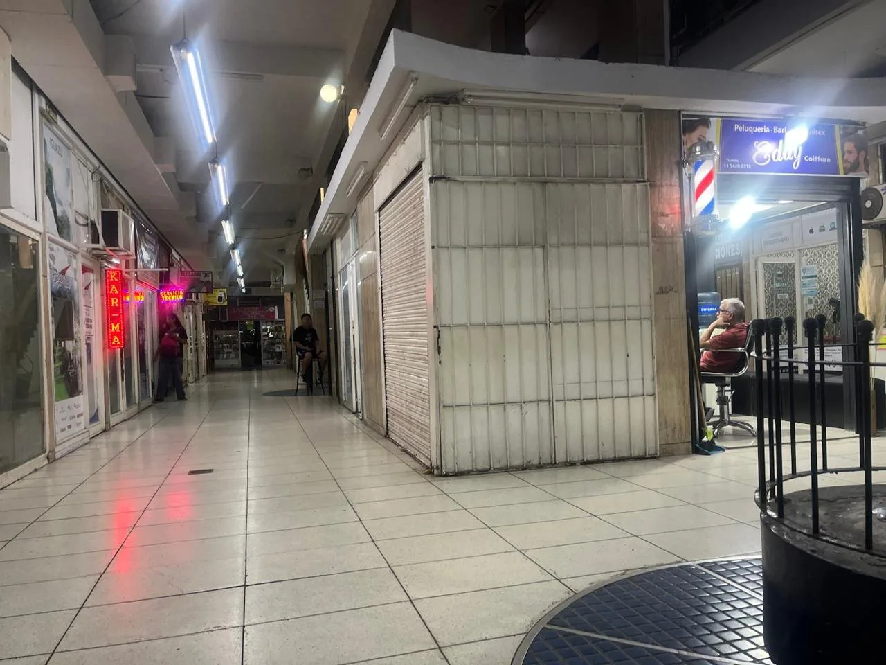 Local en venta, Av. Corrientes 2330 - Galería Internacional foto 5