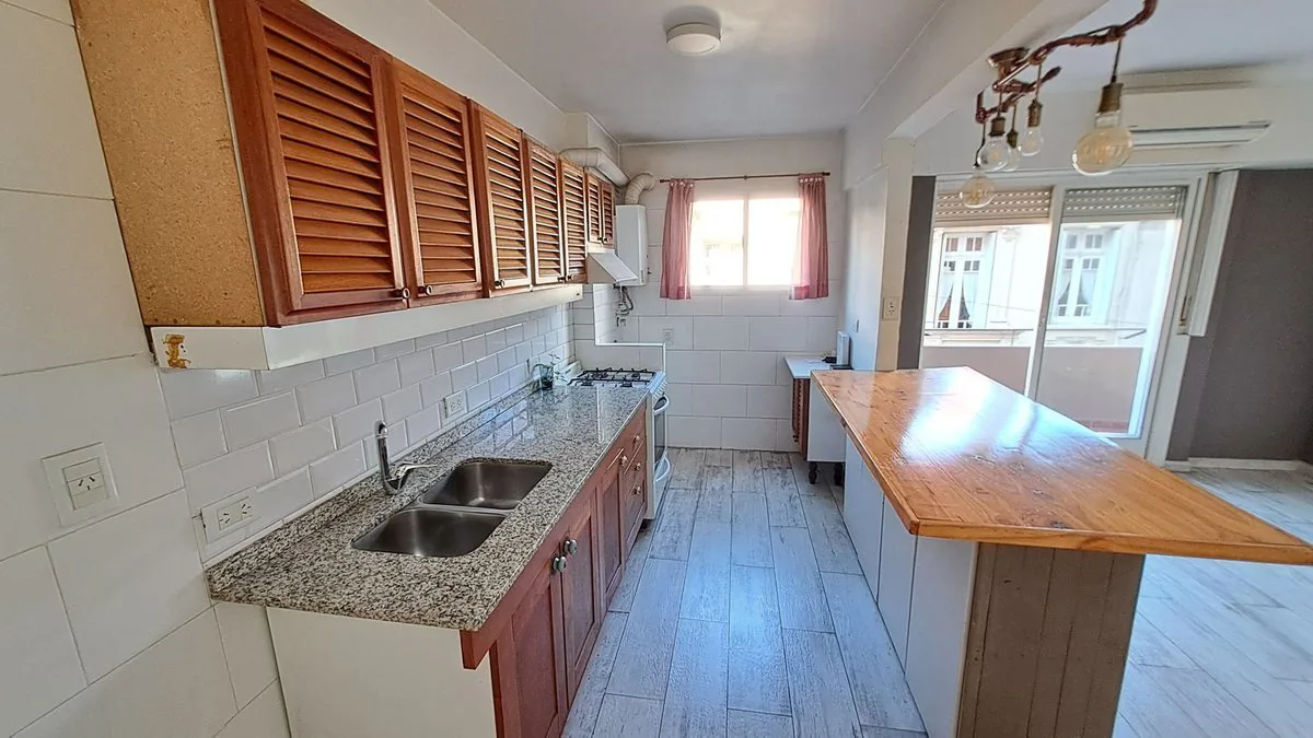 VENTA TRES AMB C / COCH FIJA- MEJOR ZONA CABALLITO foto 2
