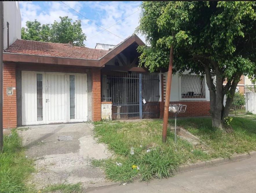 OPORTUNIDAD!! VENTA CASA A REFACCIONAR 3 AMB. EN PALOMAR foto 2