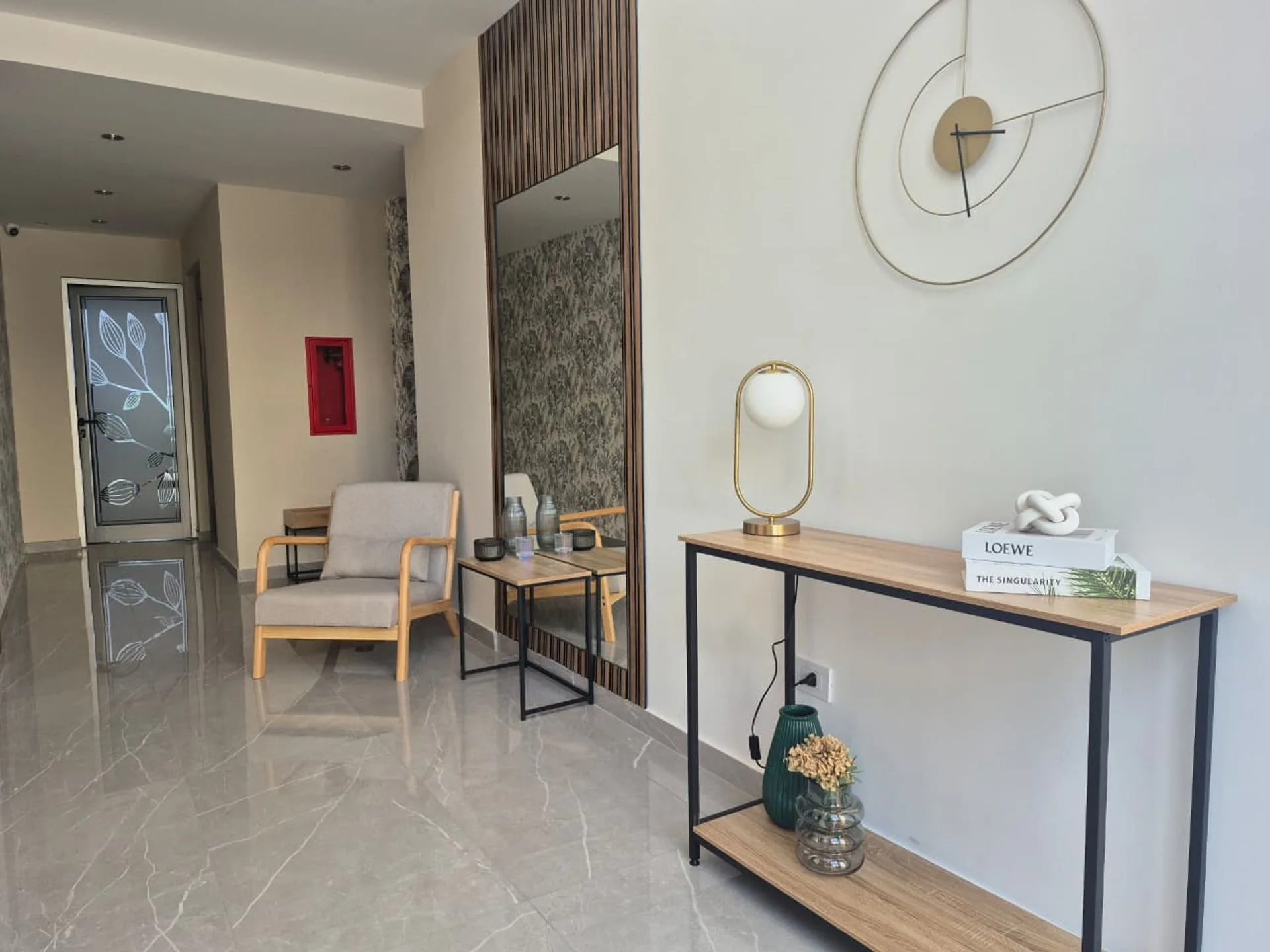 VENTA PISO DE CATEGORIA 4 AMB C/COCHERA LANUSITA foto 2