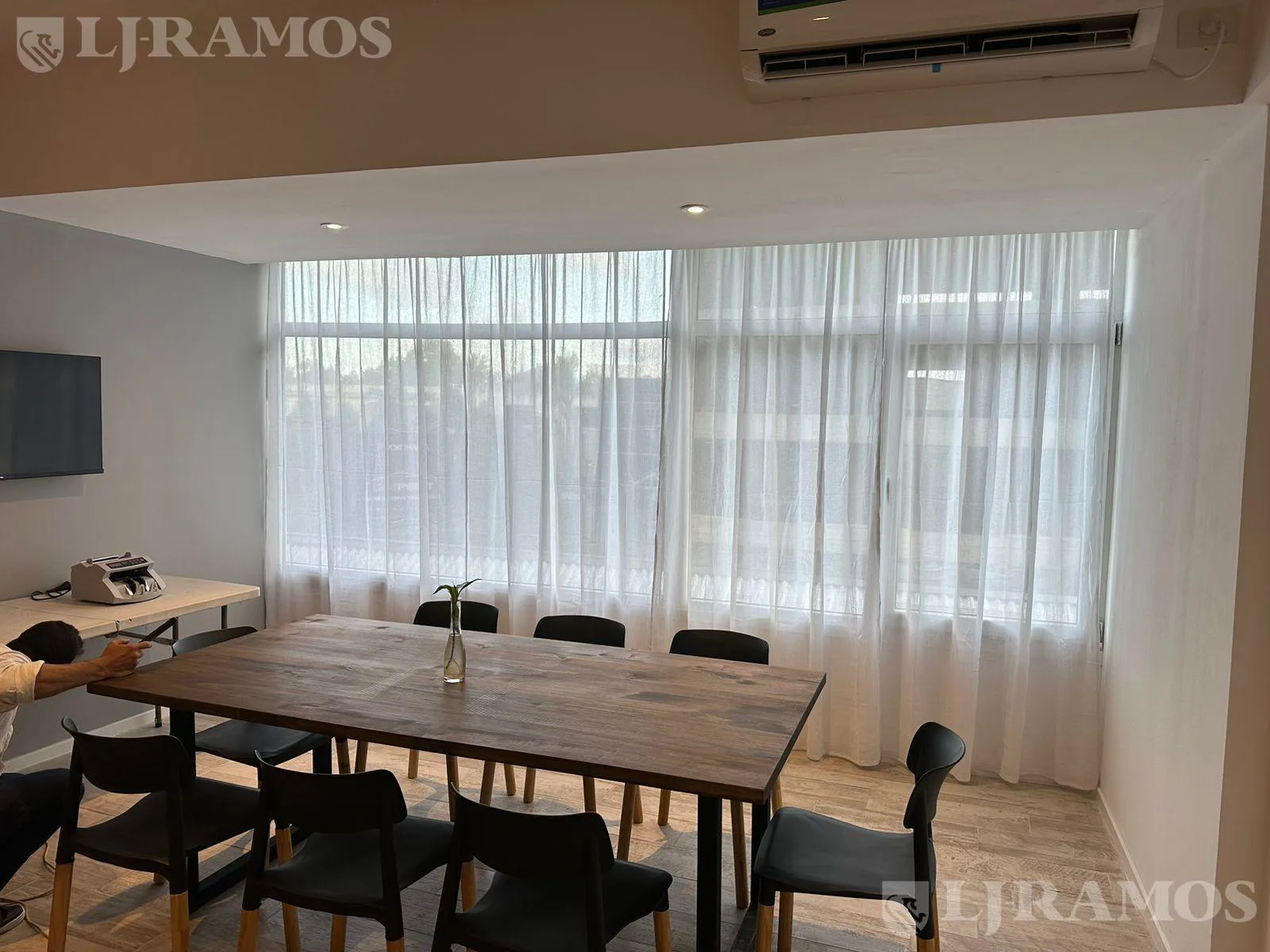 APTO PROFESIONAL - MONOAMBIENTE DE 50 M2 EN ALQUILER EN DELTA CENTER. foto 2