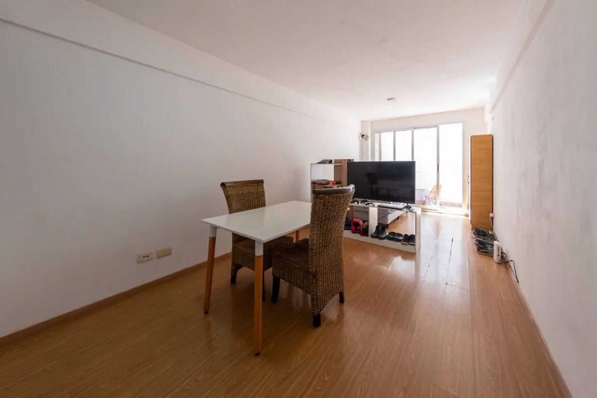 VENTA MONOAMBIENTE, CON BALCON , ABASTO foto 4
