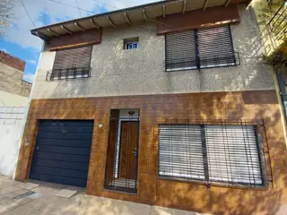 Casa 5 amb venta con cochera y quincho foto 3