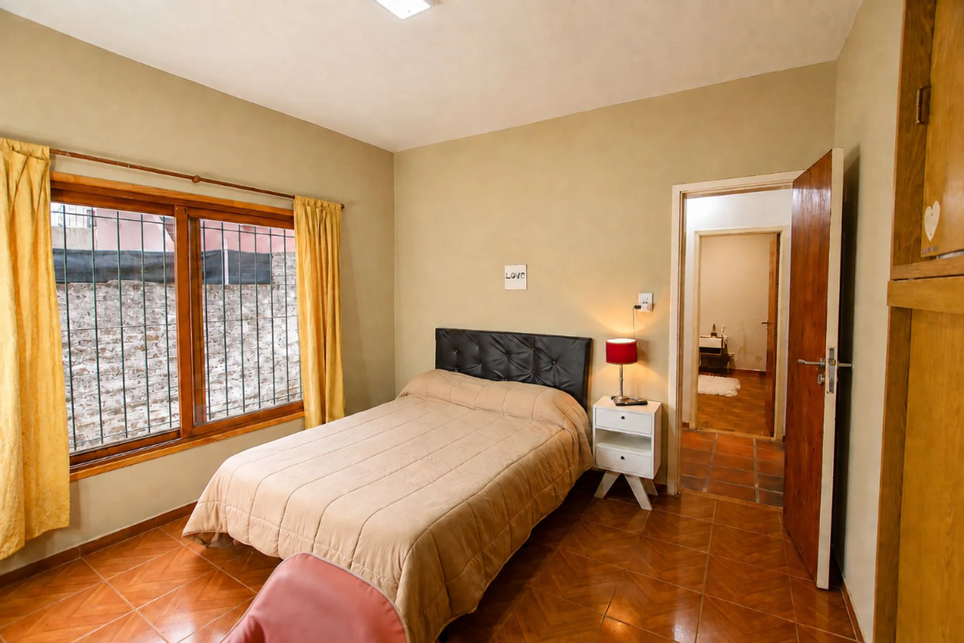 CASA EN VENTA BANFIELD 6 AMBIENTES foto 4