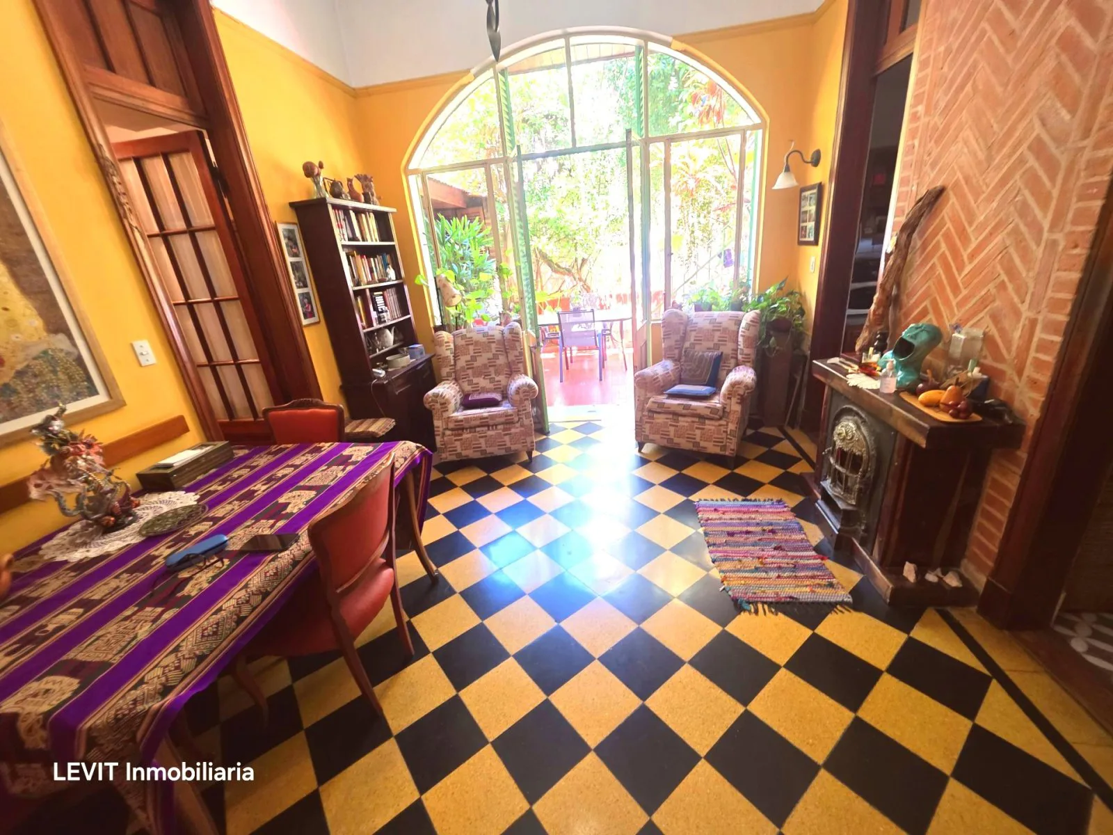 VENTA CASONA HISTÓRICA COLEGIALES SIN EXPENSAS COCHERA PARRILLA TERRAZA PATIO foto 3