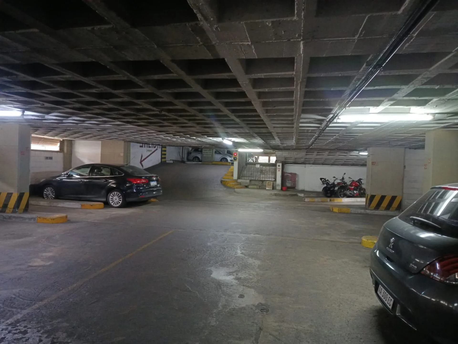 COCHERA BV CHACABUCO EDIF ARGENTA V PISO 2 CENTRO foto 4