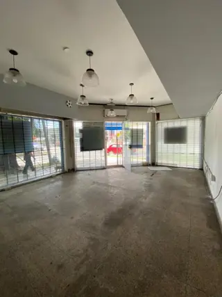 Excelente local comercial en alquiler en San Miguel foto 5