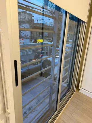 COQUETO MONOAMBIENTE DIVISIBLE AL FTE. CON BALCON foto 4