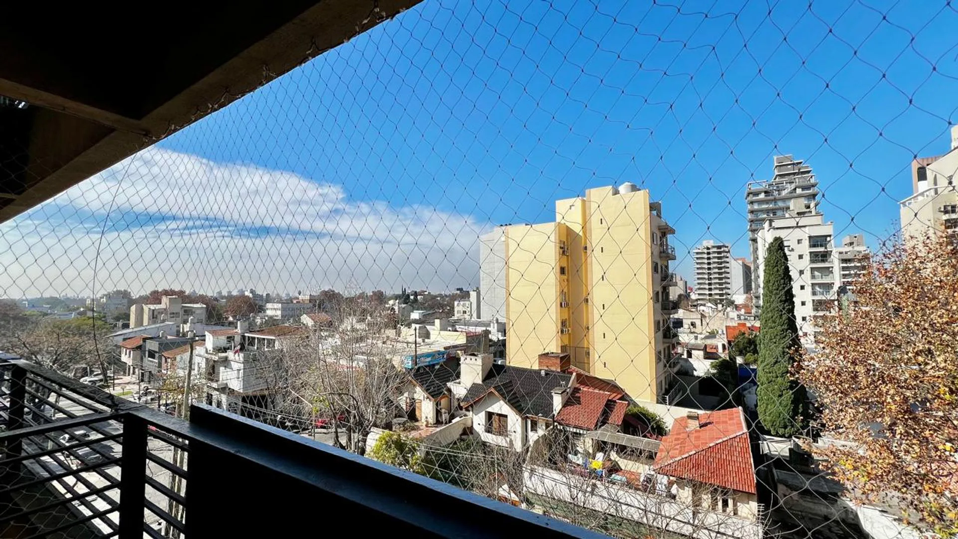 EN VENTA DEPTO. 3 AMB-CON COCHERA-LANÚS ESTE foto 3
