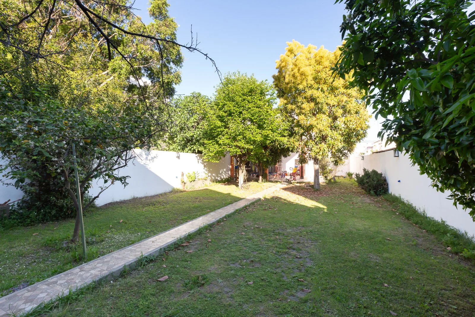 Casa de 5 ambientes con local en El Palomar foto 2