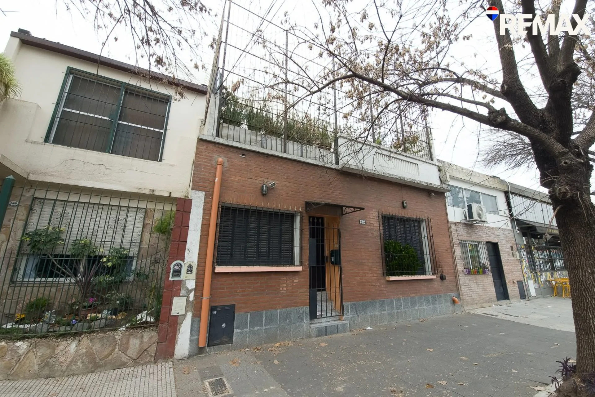 VENTA ESPECTACULAR CASA 4 AMBIENTES EN PATERNAL foto 2