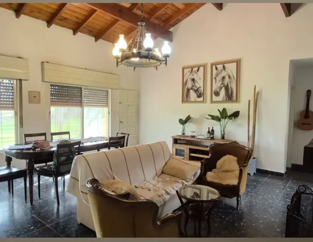 VENTA CHACRA EN PILAR. CON CASAS. 2 HECTAREAS.